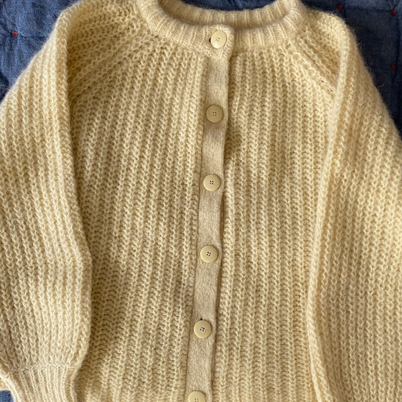 Sezane Emile in Pastel Yellow (XS) - Picture 2 of 11